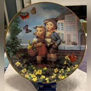 MJ HUMMEL “surprise” plate. Plate number VB5064.